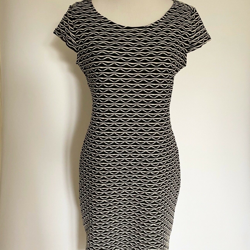 BLACK KNIT CAP SLEEVE FITTED SHORT DRESS STRETCH